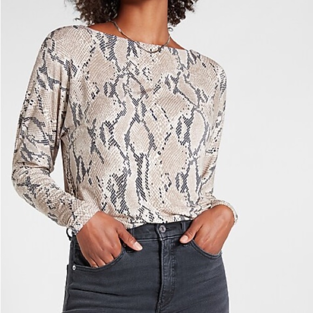 Express Snakeskin Relaxed Printed Crew Neck Tee Size M